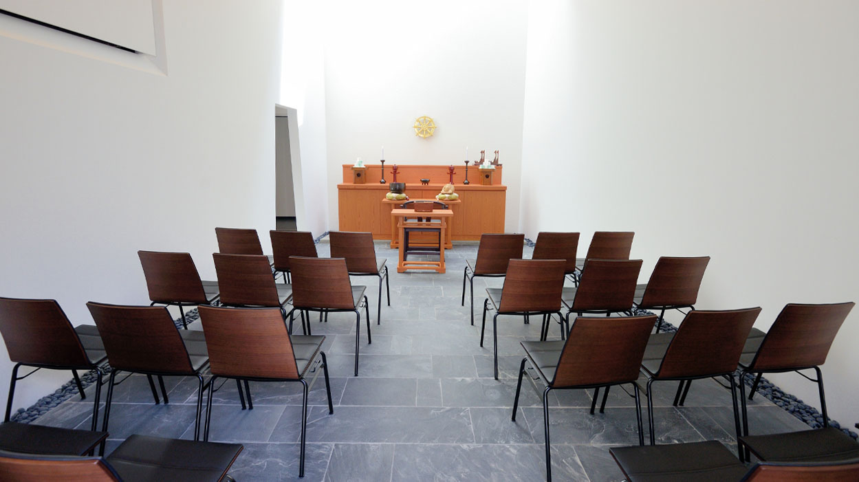 24名様まで利用可能な礼拝堂を3室ご用意しております。宗派を問わずご利用いただけます。